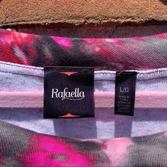 𝅺Magenta/Black Print Top with Layered Neck & Zipper - Picture 5 of 6